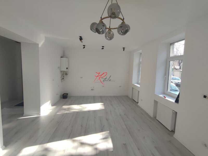 Mantuleasa, vanzare garsoniera renovata 2025, in vila,