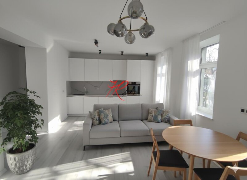 Mantuleasa, vanzare garsoniera renovata 2025, in vila,