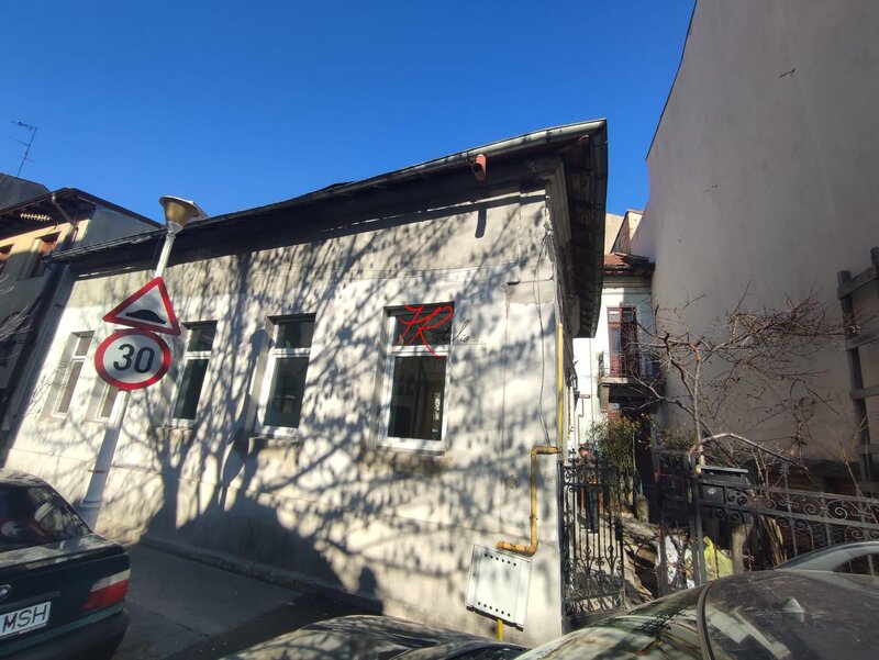 Mantuleasa, vanzare garsoniera renovata 2025, in vila,